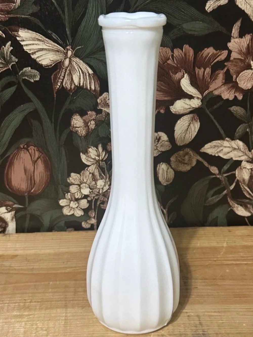 Vintage 1980s Peacock Feathers Milk Glass Flower Bud Vase Ribbed Edges 9